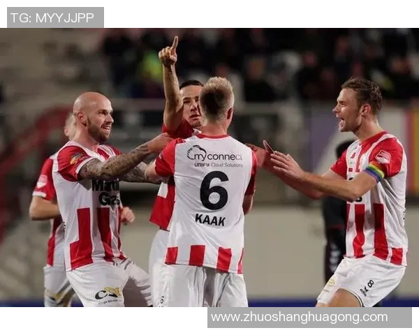 埃因霍温青年队迎战坎布尔全力争胜展现青春风采 埃因霍温青年队迎战坎布尔全力争胜展现青春风采